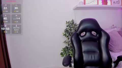 Snapshot of emmy_heart7 chatting on September 21, 4:11 am Emmy Heart online show from September 21, 4:11 am