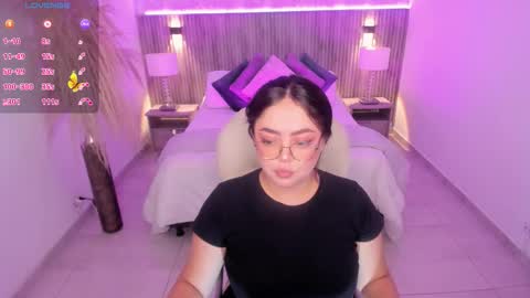 Snapshot of emmy_walker1 chatting on October 20, 11:02 am Emmy Walker online show from October 20, 11:02 am