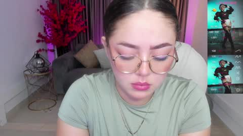 Snapshot of emmy_walker1 chatting on December 10, 10:49 am Emmy Walker online show from December 10, 10:49 am