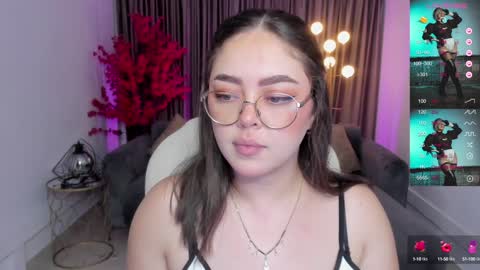 Snapshot of emmy_walker1 chatting on December 21, 11:11 am Emmy Walker online show from December 21, 11:11 am