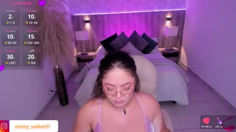 Snapshot of emmy_walker1 chatting on October 28, 11:16 am Emmy Walker online show from October 28, 11:16 am