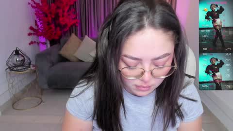 Snapshot of emmy_walker1 chatting on December 23, 11:14 am Emmy Walker online show from December 23, 11:14 am