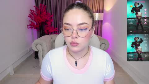 Snapshot of emmy_walker1 chatting on February 5, 10:51 am Emmy Walker online show from February 5, 10:51 am