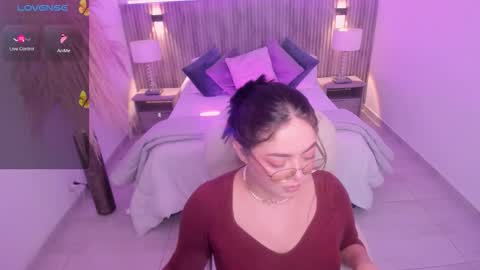 Snapshot of emmy_walker1 chatting on October 24, 11:28 am Emmy Walker online show from October 24, 11:28 am