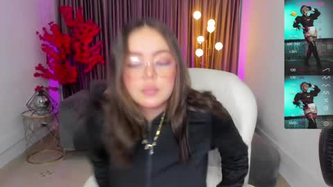 Snapshot of emmy_walker1 chatting on December 4, 10:57 am Emmy Walker online show from December 4, 10:57 am