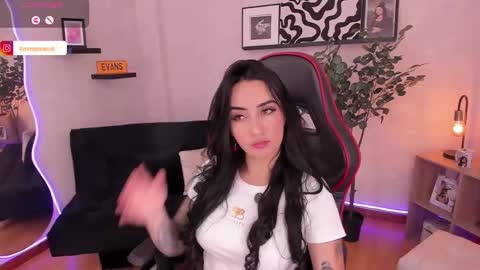 Snapshot of emmyevans1 chatting on September 23, 7:45 pm Emmy Evans  online show from September 23, 7:45 pm