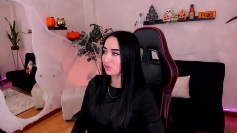 Snapshot of emmyevans1 chatting on October 14, 7:38 pm Emmy Evans  online show from October 14, 7:38 pm