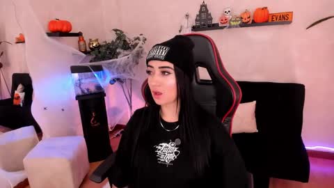 Snapshot of emmyevans1 chatting on October 17, 7:39 pm Emmy Evans  online show from October 17, 7:39 pm