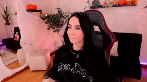 Snapshot of emmyevans1 chatting on October 20, 8:34 pm Emmy Evans  online show from October 20, 8:34 pm