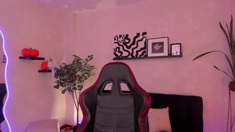 Snapshot of emmyevans1 chatting on September 30, 8:46 pm Emmy Evans  online show from September 30, 8:46 pm