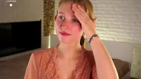 Snapshot of emmyleri chatting on September 14, 1:31 pm Emmy online show from September 14, 1:31 pm