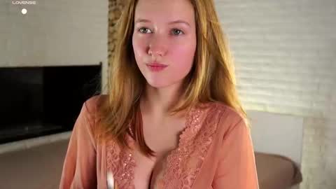 Snapshot of emmyleri chatting on September 22, 1:53 pm Emmy online show from September 22, 1:53 pm