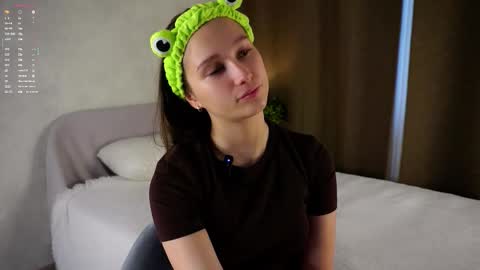 Snapshot of emmyleri chatting on October 20, 1:08 am Emmy online show from October 20, 1:08 am