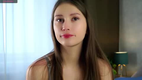 Snapshot of emmyleri chatting on October 5, 1:10 am Emmy online show from October 5, 1:10 am