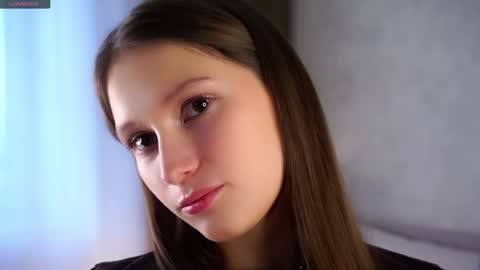 Snapshot of emmyleri chatting on October 3, 1:11 am Emmy online show from October 3, 1:11 am