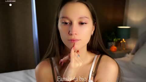 Snapshot of emmyleri chatting on October 26, 1:12 am Emmy online show from October 26, 1:12 am