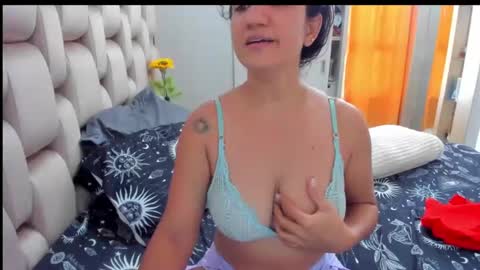 Snapshot of emperatriztapia chatting on February 16, 7:27 pm emperatriztapia online show from February 16, 7:27 pm