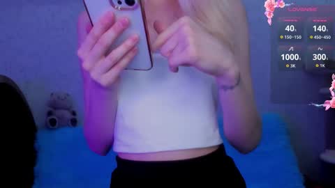 Snapshot of empress_ki chatting on October 5, 12:37 am Ki online show from October 5, 12:37 am