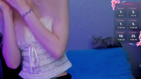 Snapshot of empress_ki chatting on October 14, 12:24 am Ki online show from October 14, 12:24 am