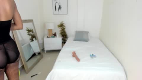 Snapshot of emy_barnert chatting on October 28, 12:33 pm Mili online show from October 28, 12:33 pm