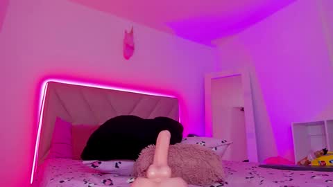 Emy online show from November 12, 4:10 am