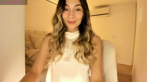 emyconneer online show from April 20, 11:30 pm