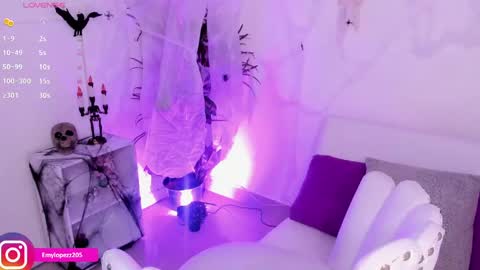 Emily online show from October 29, 9:28 pm