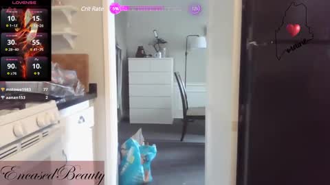 Snapshot of encasedbeauty chatting on February 5, 7:53 pm Ela online show from February 5, 7:53 pm