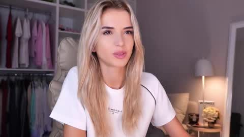 entya online show from September 27, 8:43 am