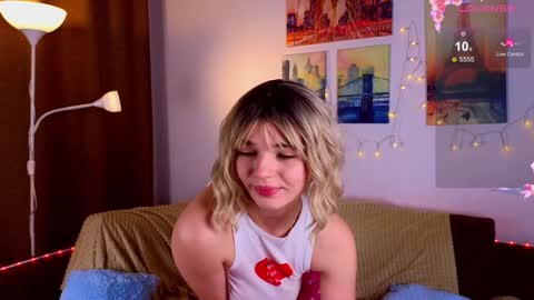 Snapshot of erica_winterr chatting on December 21, 6:33 pm Erica Winterr online show from December 21, 6:33 pm