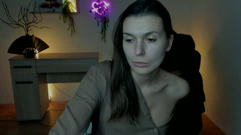 EricaPowers online show from December 6, 10:38 am