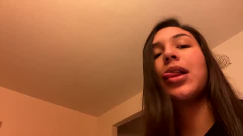 ErickaVee online show from December 14, 8:45 am