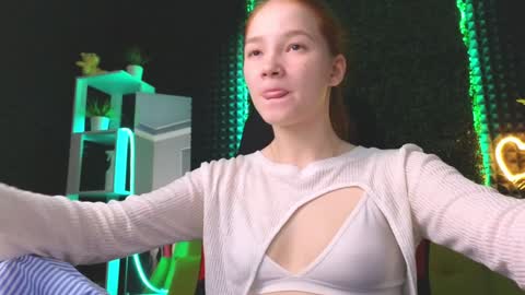Snapshot of erikabrian chatting on December 28, 1:50 am erikabrian online show from December 28, 1:50 am