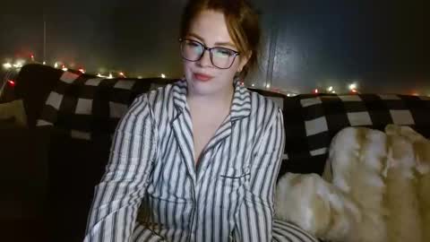 Erinlove online show from November 24, 7:54 am