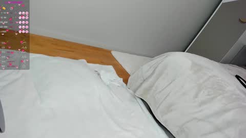 Snapshot of erotic__blondie chatting on December 10, 7:58 am 3 PVT open online show from December 10, 7:58 am