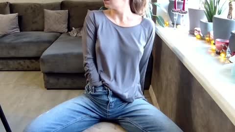 Snapshot of erotic_vibe chatting on December 14, 8:23 am Melissa online show from December 14, 8:23 am