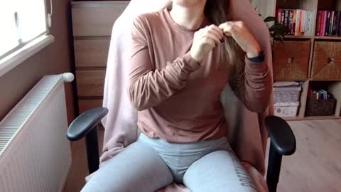 Snapshot of erotic_vibe chatting on December 10, 9:33 am Melissa online show from December 10, 9:33 am