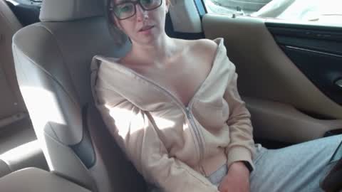 Snapshot of erotic_vibe chatting on March 10, 12:38 pm Melissa online show from March 10, 12:38 pm