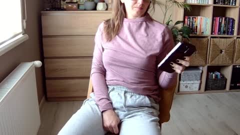Snapshot of erotic_vibe chatting on December 20, 12:16 pm Melissa online show from December 20, 12:16 pm