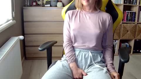 Snapshot of erotic_vibe chatting on February 11, 2:13 pm Melissa online show from February 11, 2:13 pm