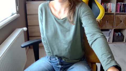Snapshot of erotic_vibe chatting on December 24, 10:33 am Melissa online show from December 24, 10:33 am