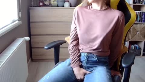 Snapshot of erotic_vibe chatting on February 8, 8:52 am Melissa online show from February 8, 8:52 am