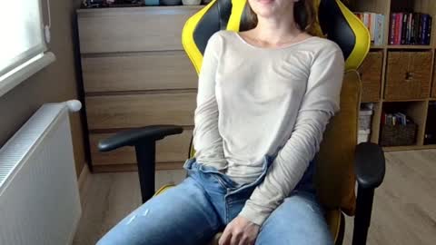 Snapshot of erotic_vibe chatting on December 23, 7:52 pm Melissa online show from December 23, 7:52 pm