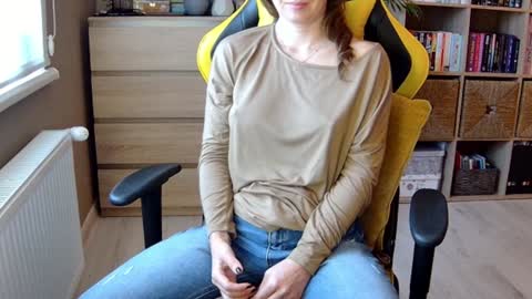 Snapshot of erotic_vibe chatting on December 21, 9:01 am Melissa online show from December 21, 9:01 am