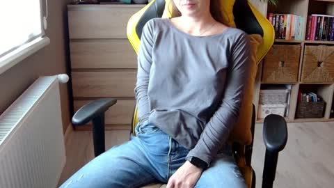 Snapshot of erotic_vibe chatting on December 28, 9:31 am Melissa online show from December 28, 9:31 am