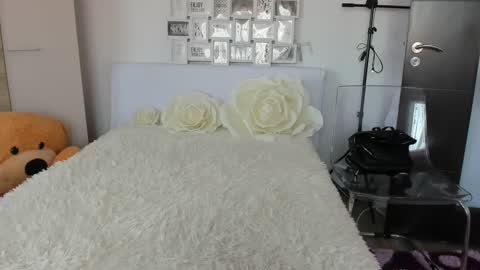 eroticsensualkitty4u online show from January 4, 10:49 am