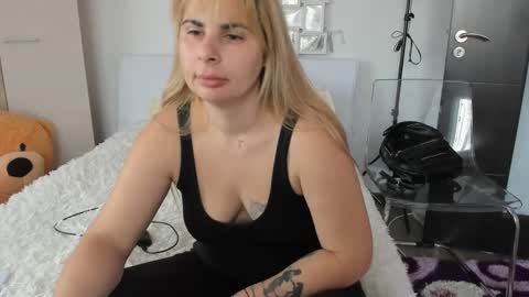 eroticsensualkitty4u online show from December 14, 9:51 am