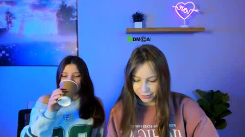 esme_moore_ online show from October 24, 8:32 am