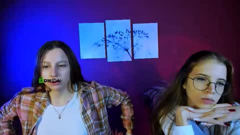 esme_moore_ online show from October 20, 9:01 am