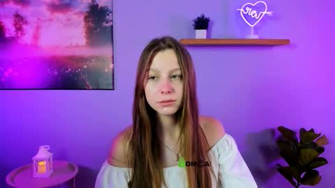 esme_moore_ online show from October 7, 9:36 am